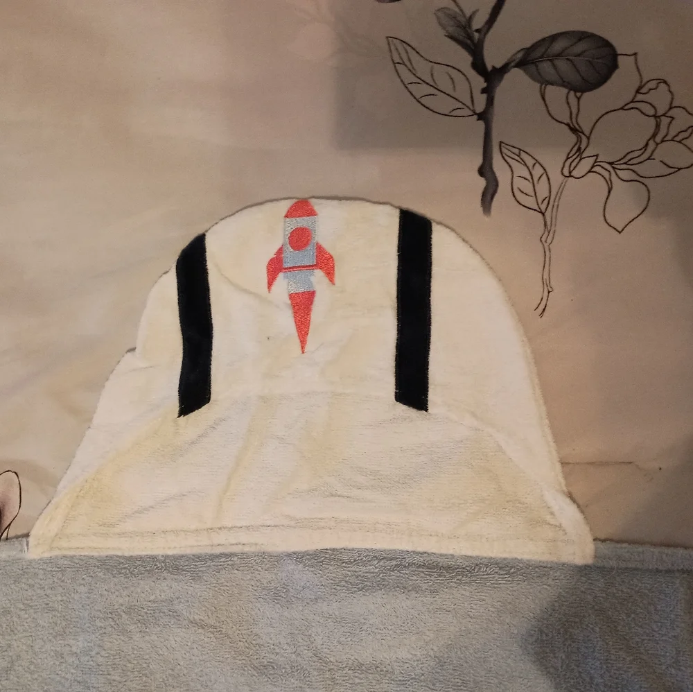 3/$10 🌟 Blue and White Baby Rocket Ship Design Dream Street Hooded Towel 2/2